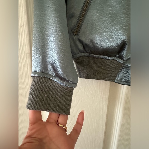 Storee Satin Shimmer Turquoise Bomber Jacket Zip Up NWT - Picture 5 of 10